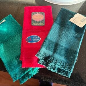 Charles Craft E-Z Stitch Border Fingertip Towels - NWT